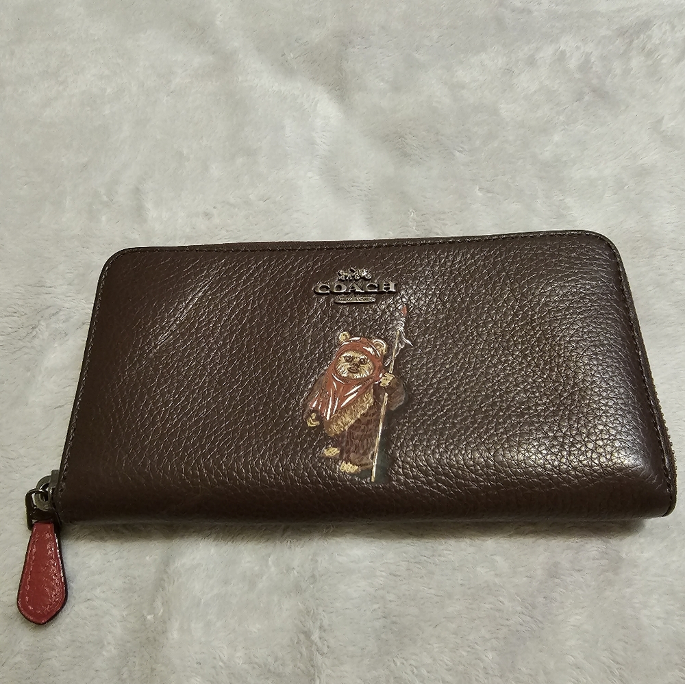 COACH STAR WARS X ACCORDIAN ZIP EWOK OXBLOOD LEATHER F88588